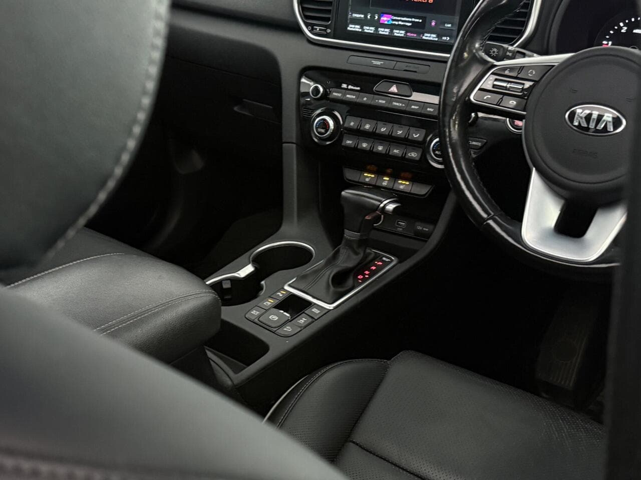 Kia Sportage thumbnail Interior Front