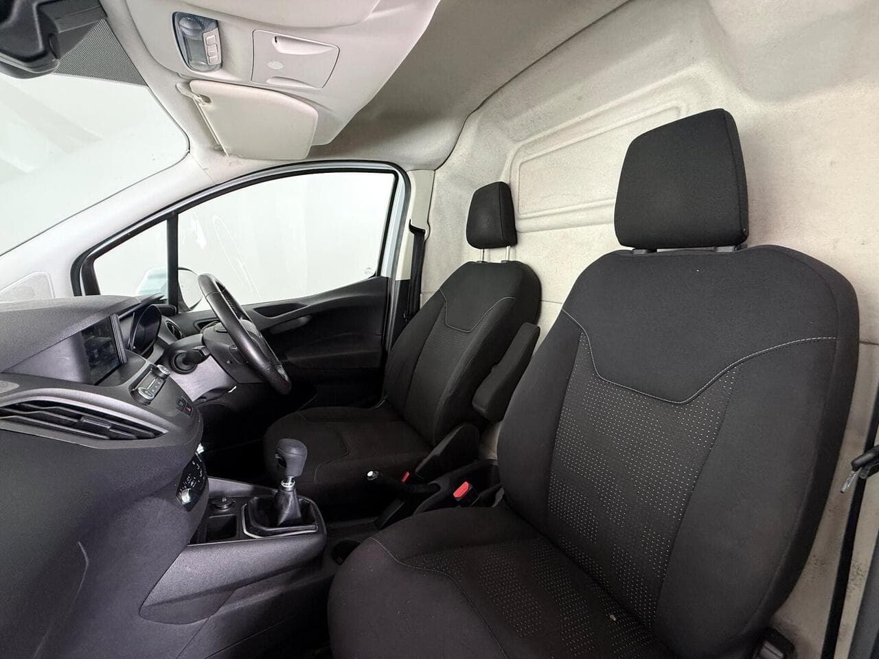 Ford Transit Courier thumbnail Seat Front Passenger