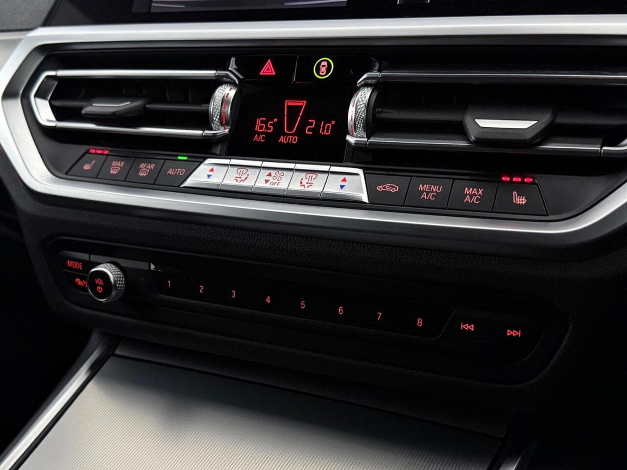 BMW 3 Series thumbnail Infotainment System