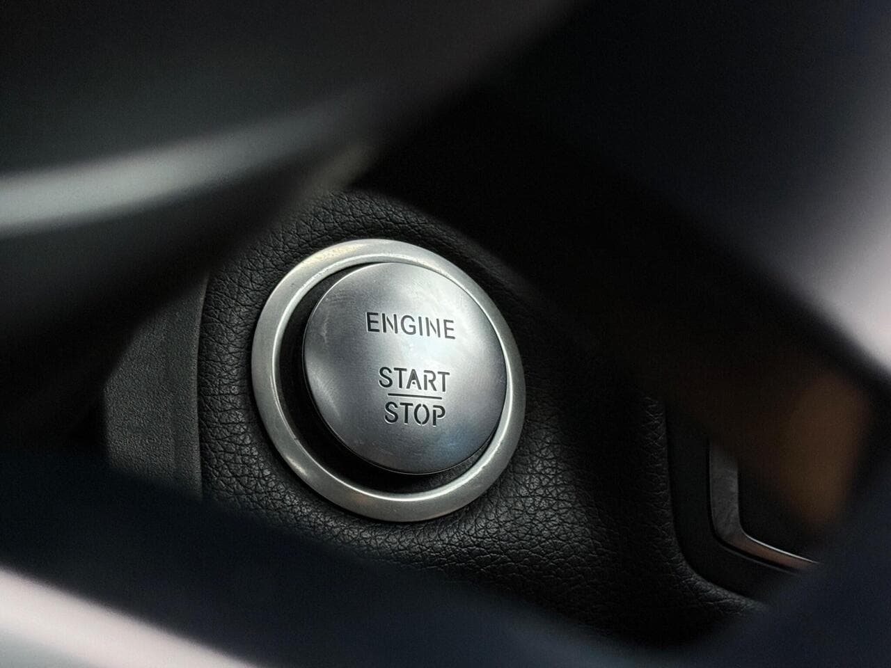 Mercedes-Benz GLC thumbnail Misc Controls
