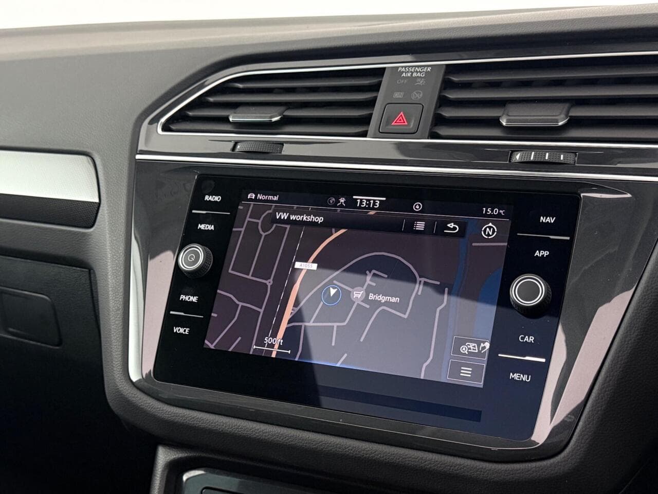 Volkswagen Tiguan thumbnail Infotainment System
