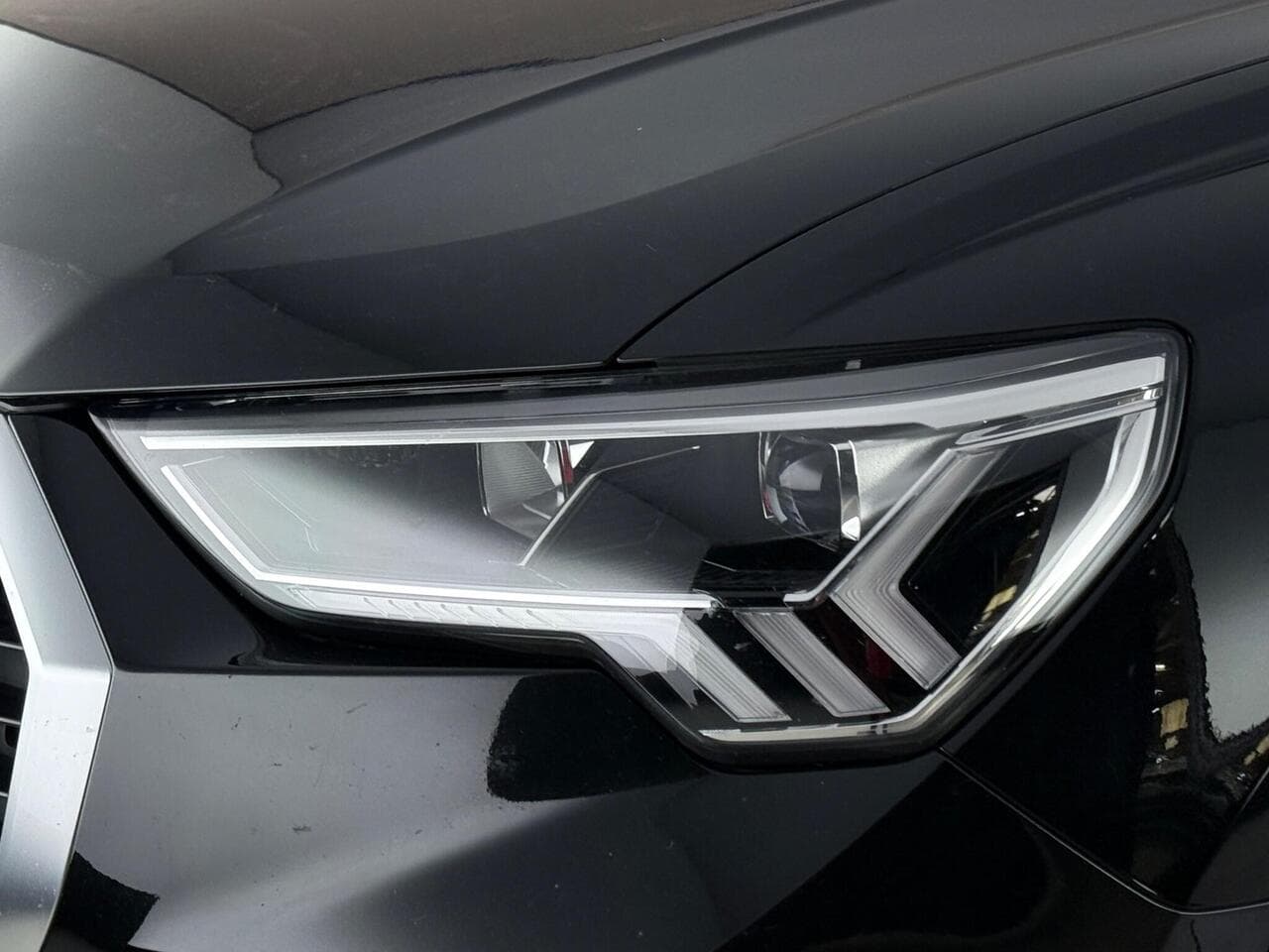 Audi Q3 thumbnail Lights Front