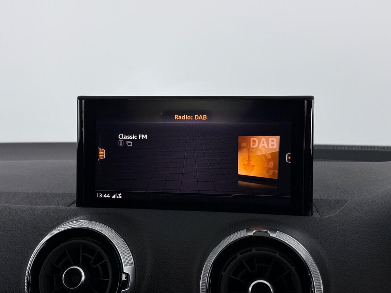 Audi Q2 thumbnail Infotainment System
