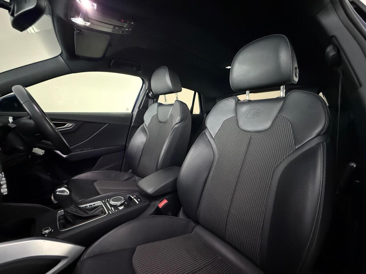 Audi Q2 thumbnail Seat Front Passenger