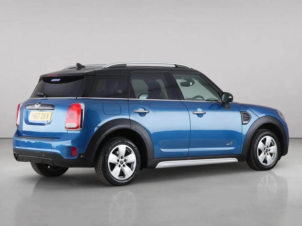 MINI Countryman thumbnail Side Right