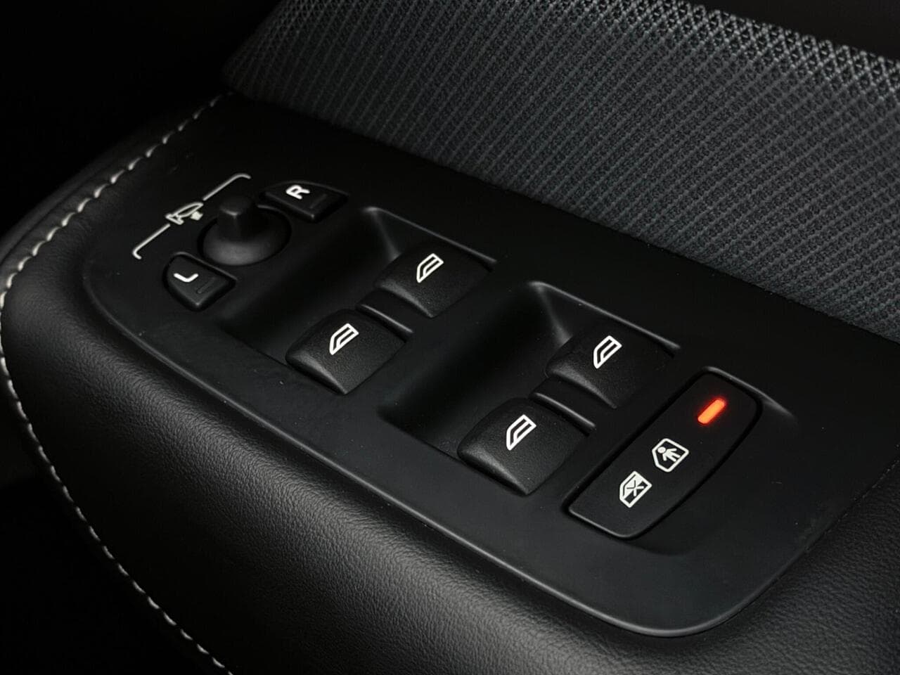 Volvo XC60 thumbnail Misc Controls
