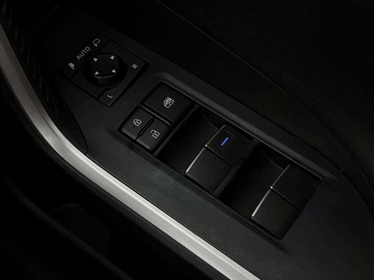 Toyota RAV4 thumbnail Misc Controls