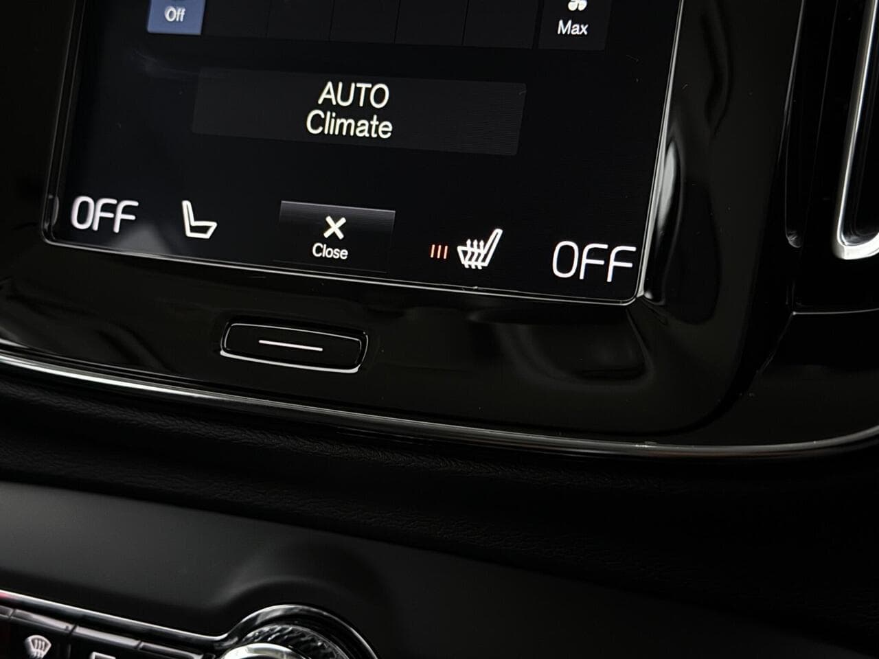 Volvo XC40 thumbnail Infotainment System