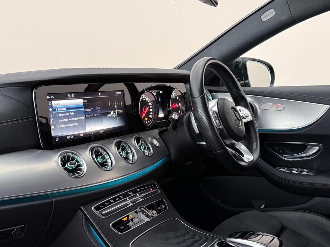 Mercedes-Benz E Class thumbnail Interior Front