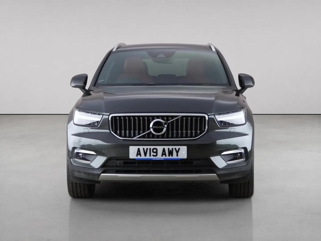 Volvo XC40 thumbnail Front