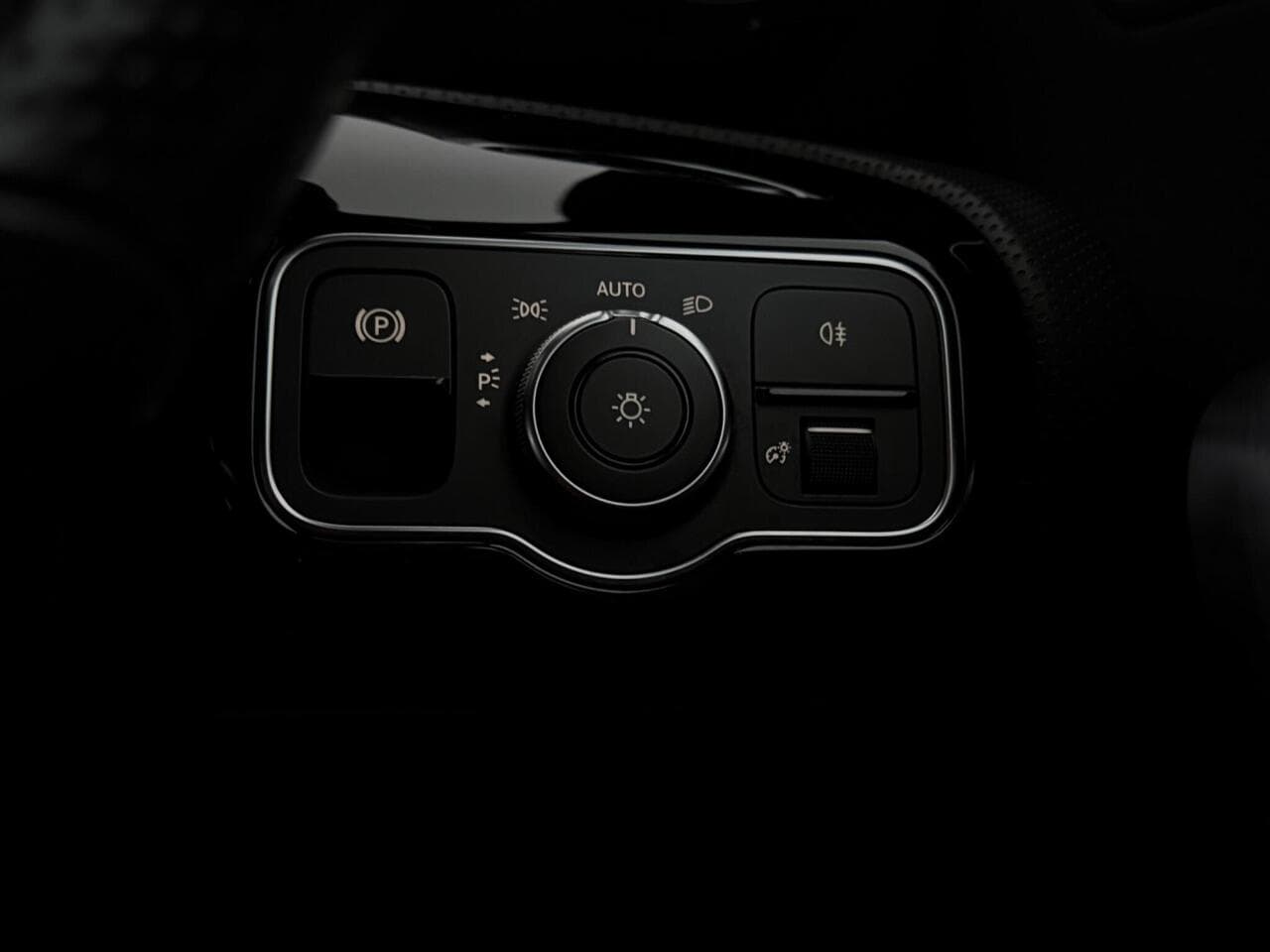 Mercedes-Benz A Class thumbnail Misc Controls