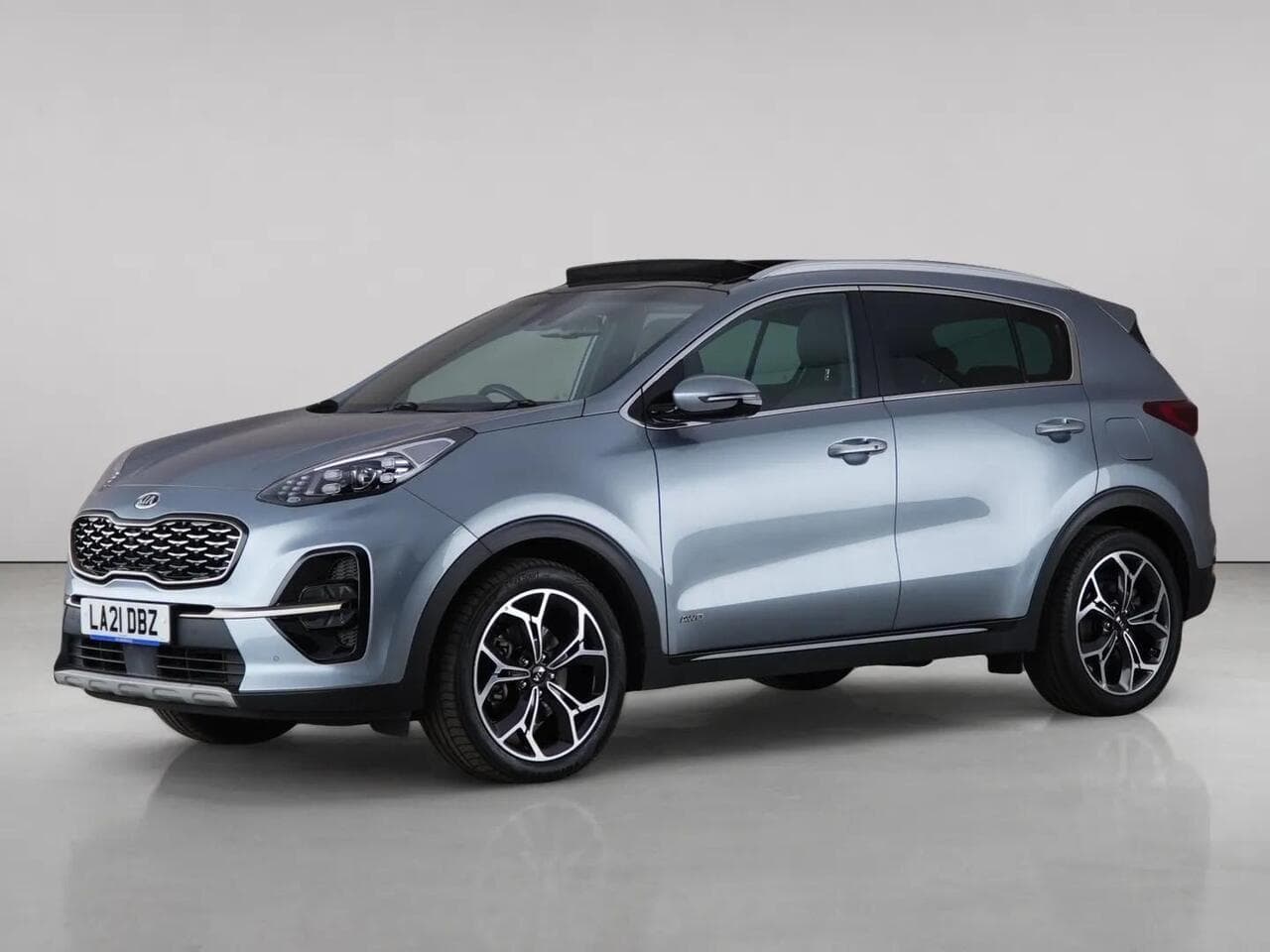 Kia Sportage thumbnail Front Left