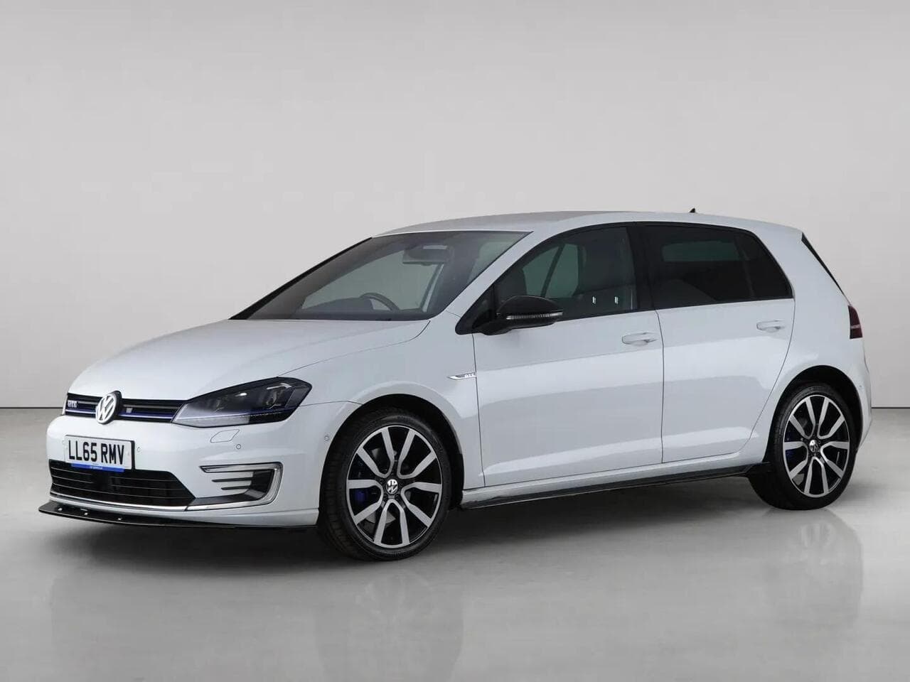 Volkswagen Golf thumbnail Front Left