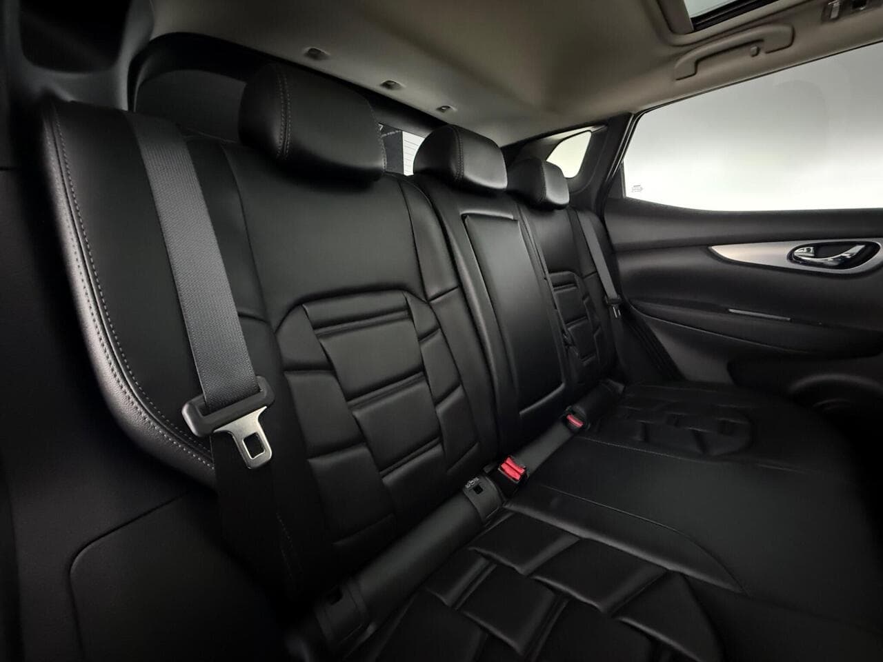 Nissan Qashqai thumbnail Seats Rear