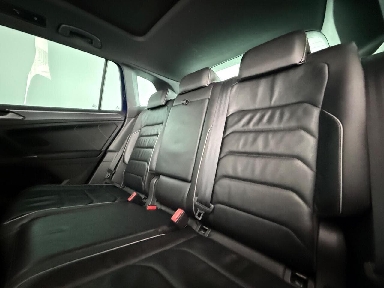 Volkswagen Tiguan thumbnail Seats Rear
