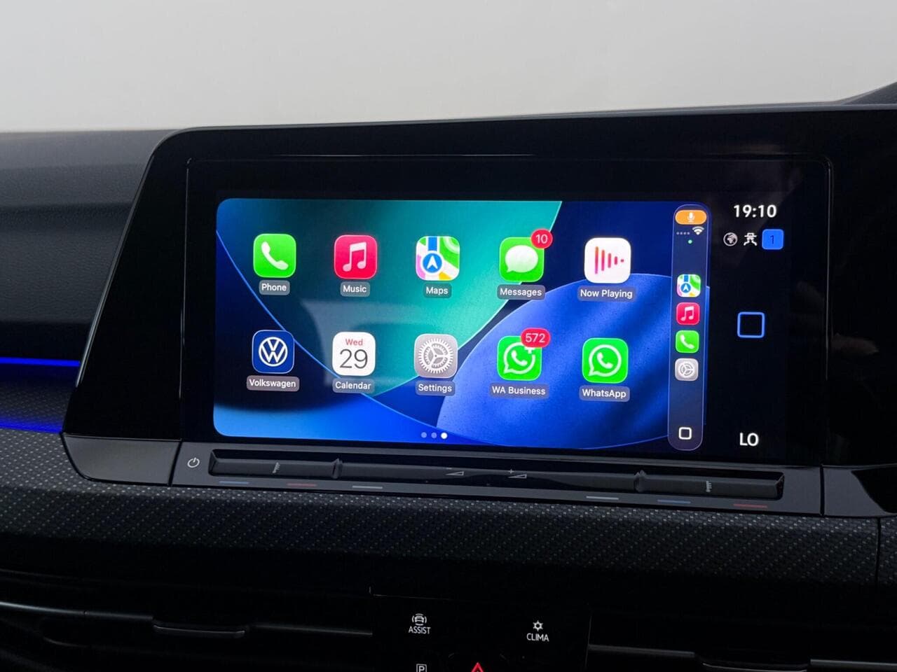 Volkswagen Golf thumbnail Infotainment System