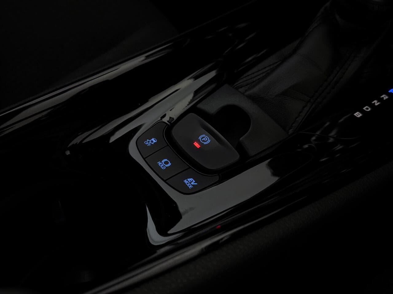 Toyota C-HR thumbnail Misc Controls