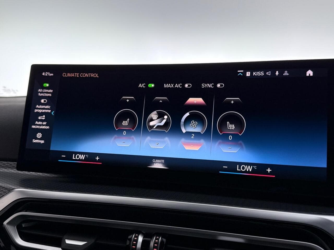BMW 3 Series thumbnail Infotainment System