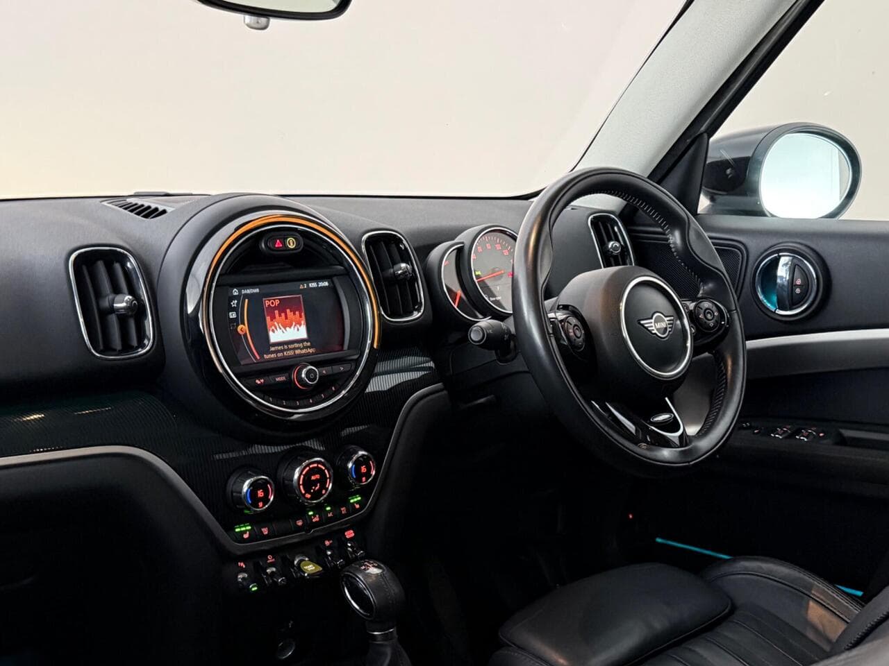 MINI Countryman thumbnail Interior Front