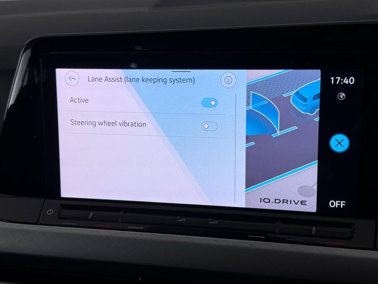 Volkswagen Golf thumbnail Infotainment System