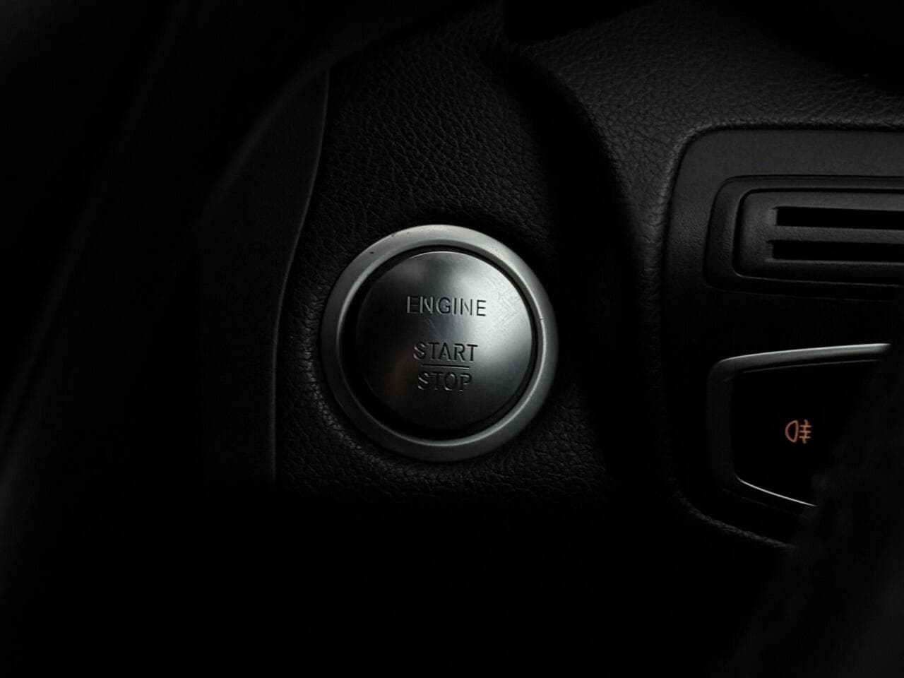 Mercedes-Benz GLC thumbnail Misc Controls