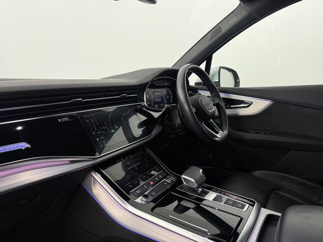Audi Q7 thumbnail Interior Front