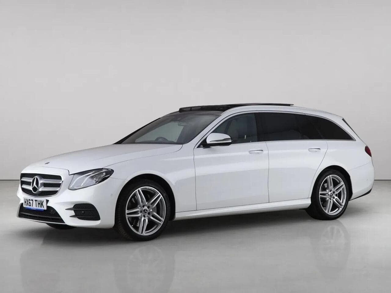 Mercedes-Benz E Class thumbnail Front Left