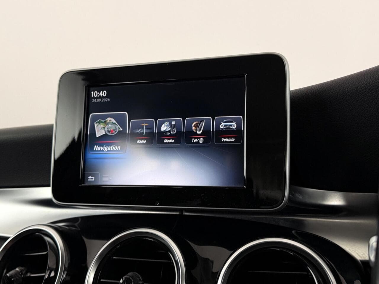 Mercedes-Benz C Class thumbnail Infotainment System