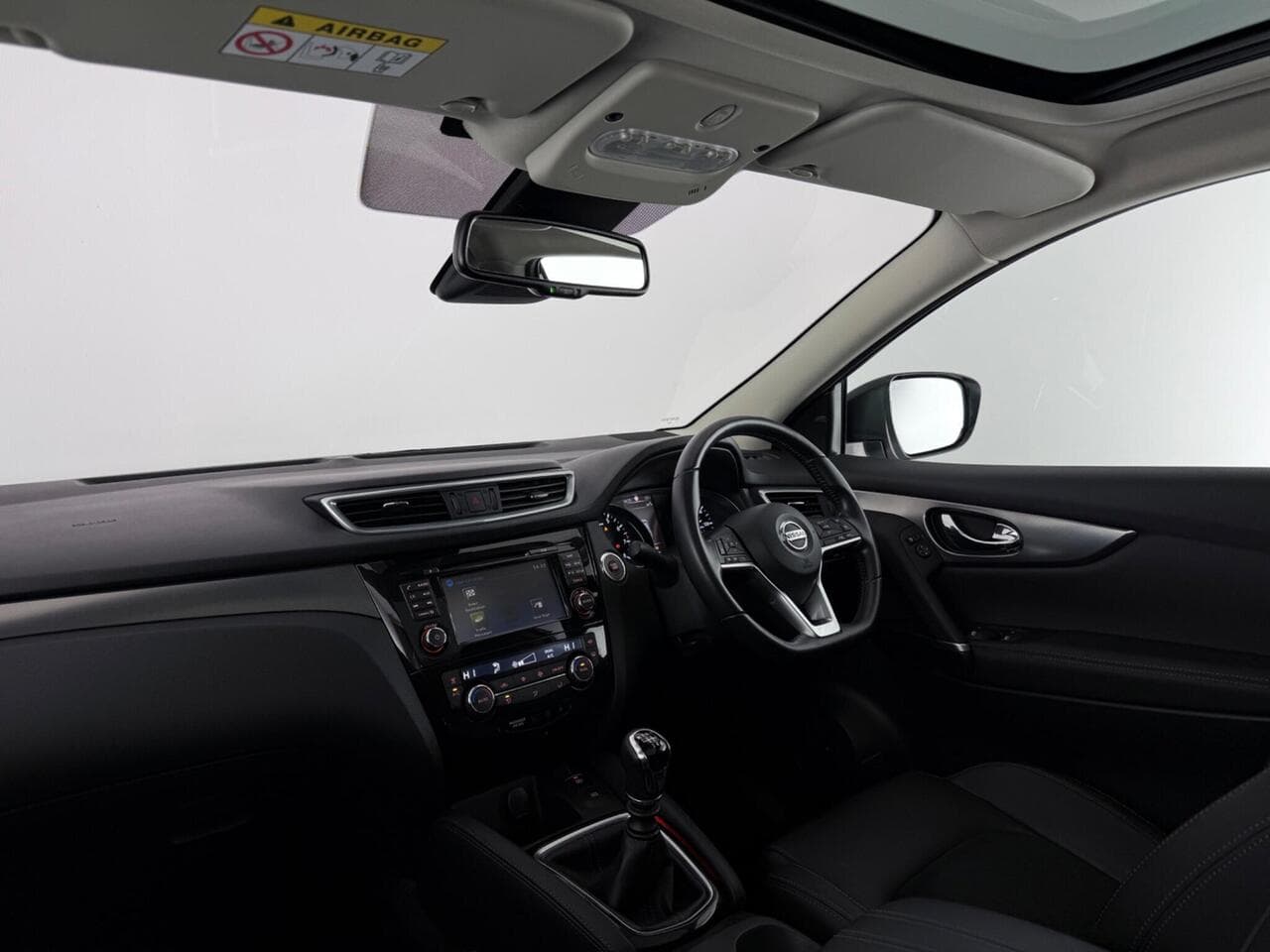 Nissan Qashqai thumbnail Interior Front