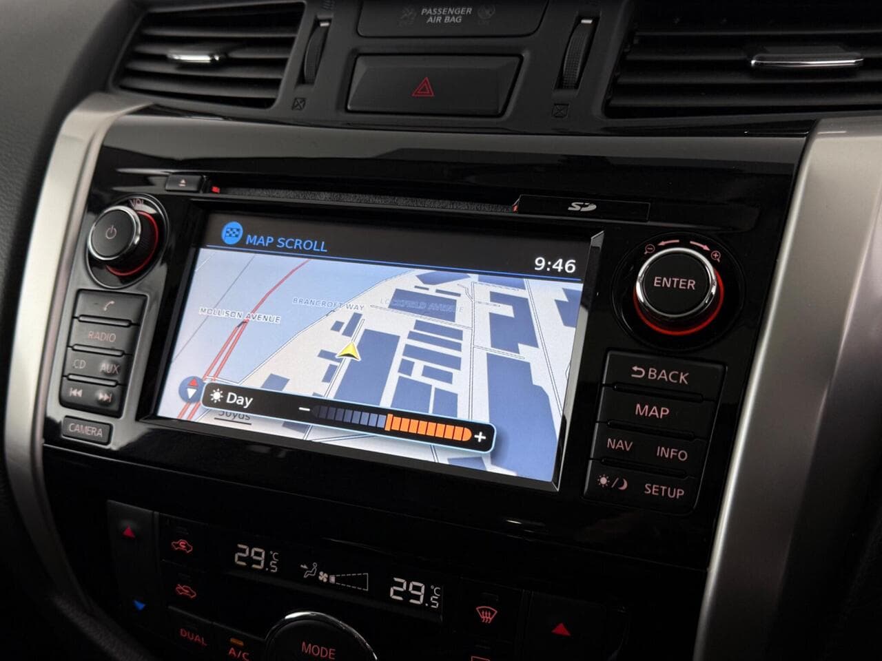 Nissan Navara thumbnail Infotainment System