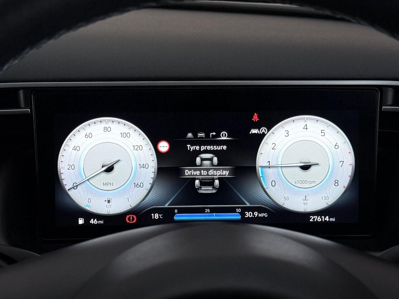 Hyundai TUCSON thumbnail Driver Instruments