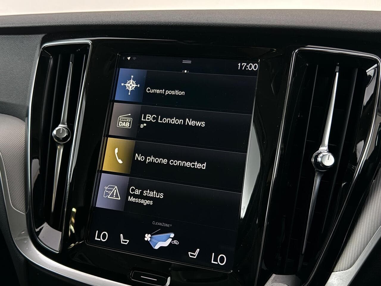 Volvo S60 thumbnail Infotainment System