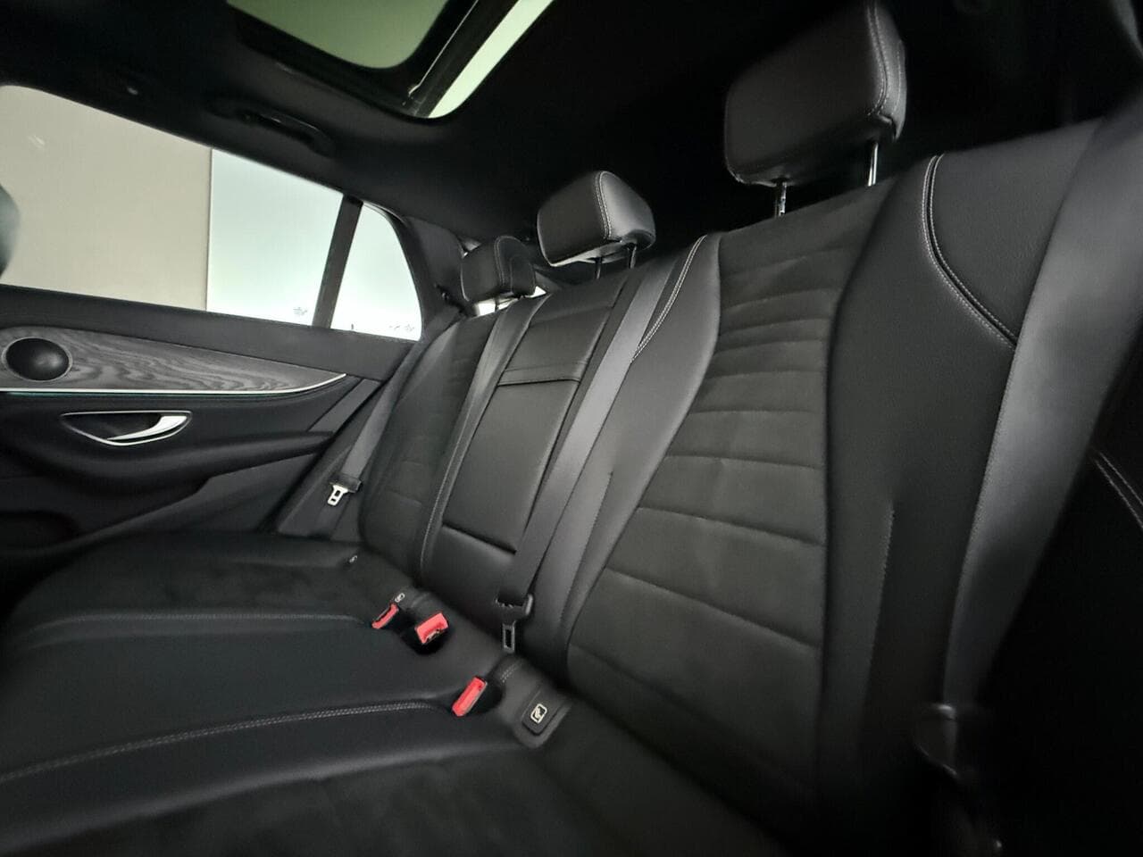 Mercedes-Benz E Class thumbnail Seats Rear