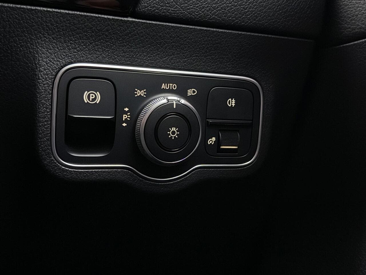 Mercedes-Benz B Class thumbnail Misc Controls
