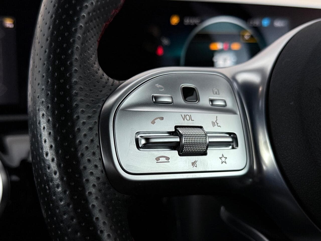 Mercedes-Benz A Class thumbnail Misc Controls