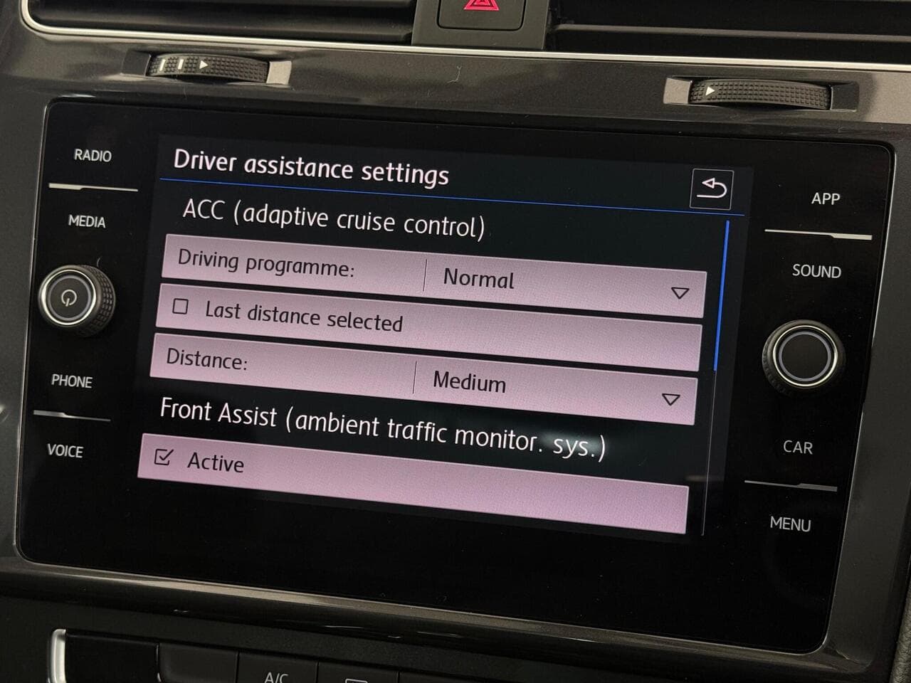 Volkswagen Golf thumbnail Infotainment System