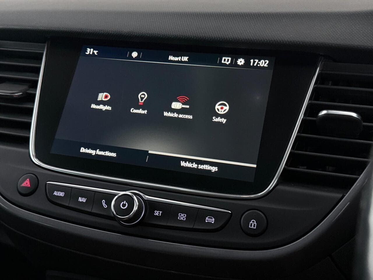 Vauxhall Crossland thumbnail Infotainment System