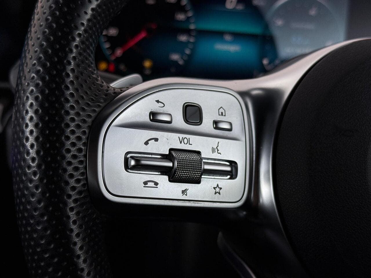 Mercedes-Benz CLA thumbnail Misc Controls