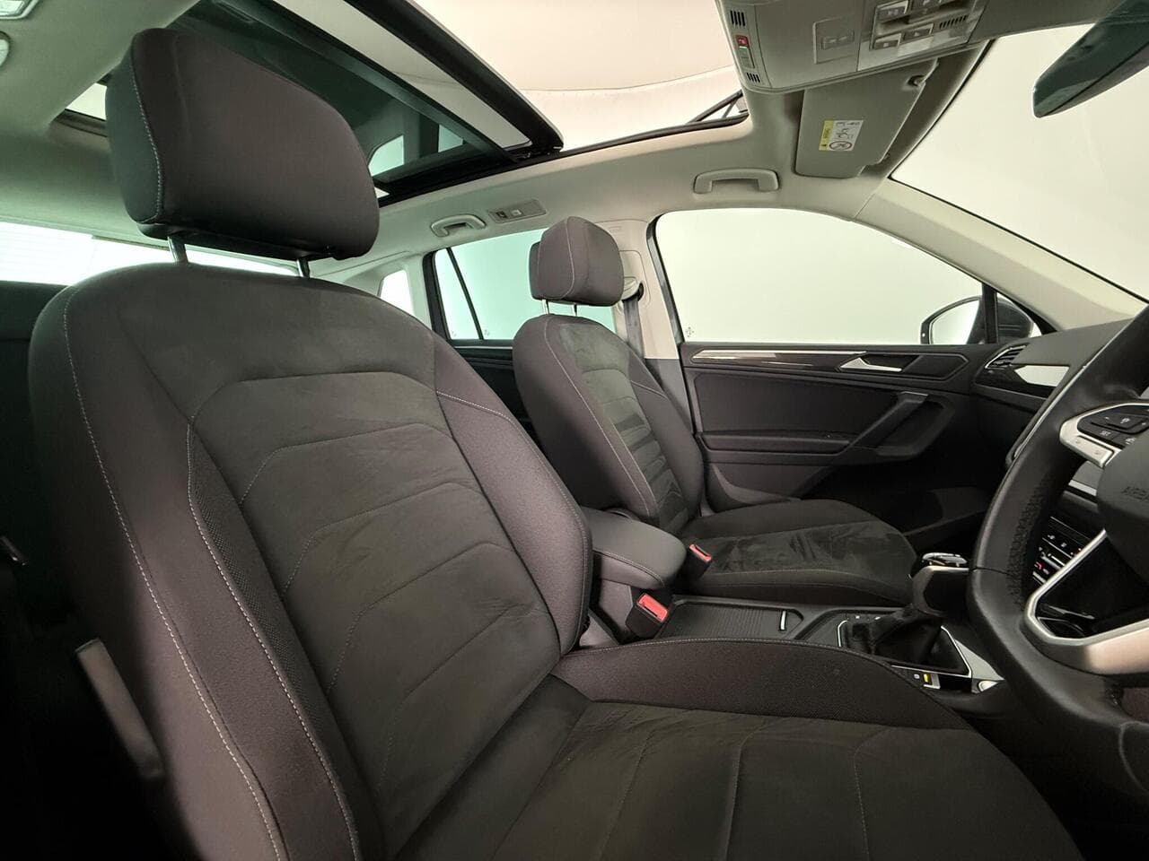 Volkswagen Tiguan thumbnail Seat Driver