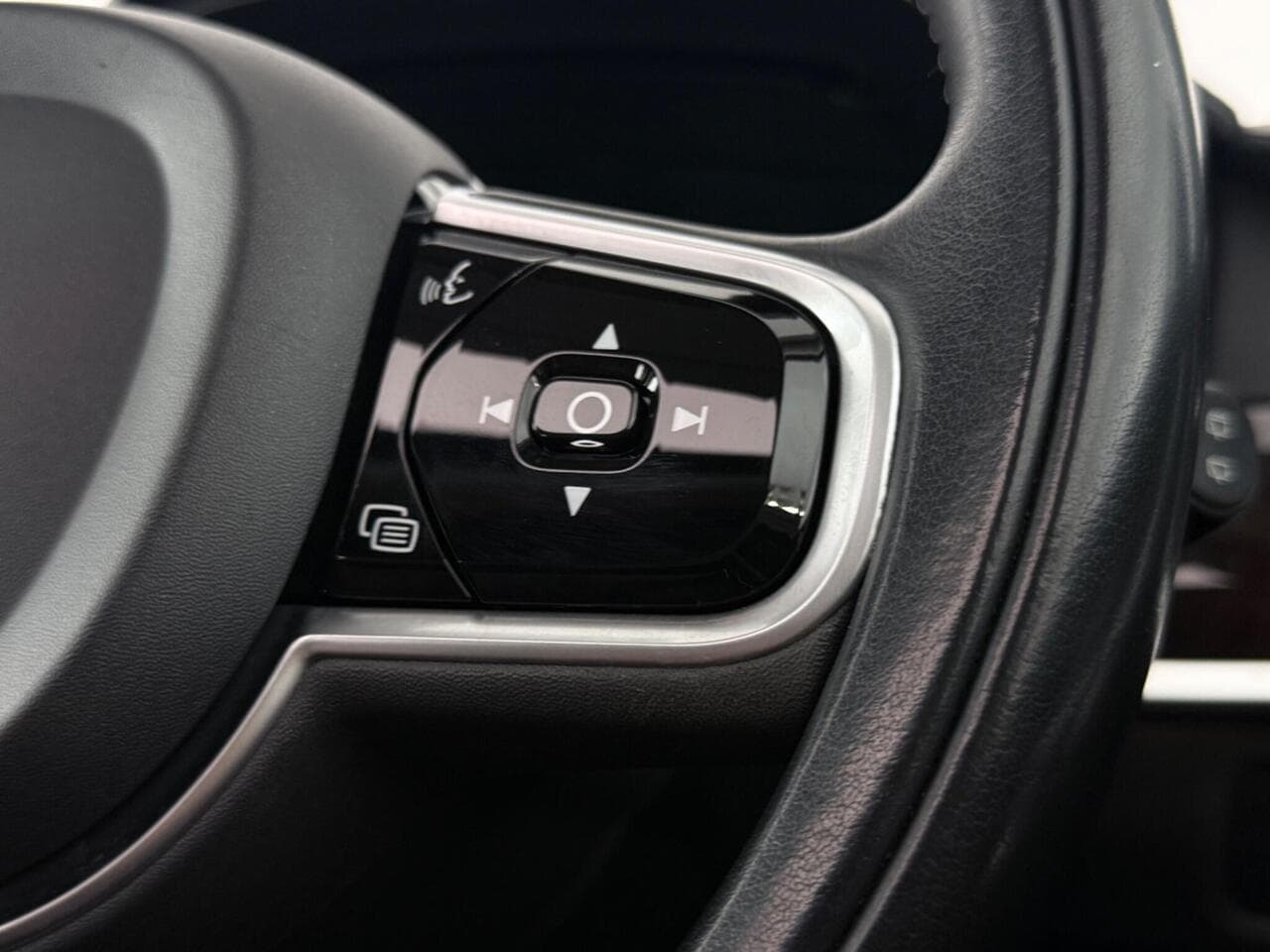 Volvo V90 thumbnail Misc Controls