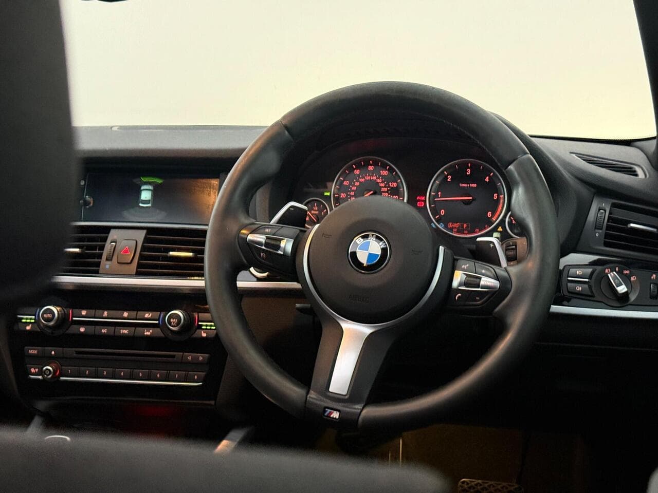 BMW X4 thumbnail Steering Wheel