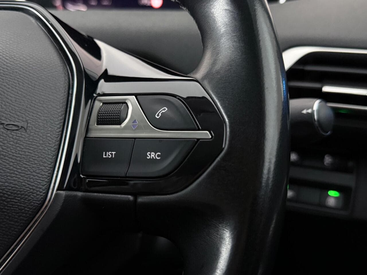 Peugeot 3008 thumbnail Misc Controls