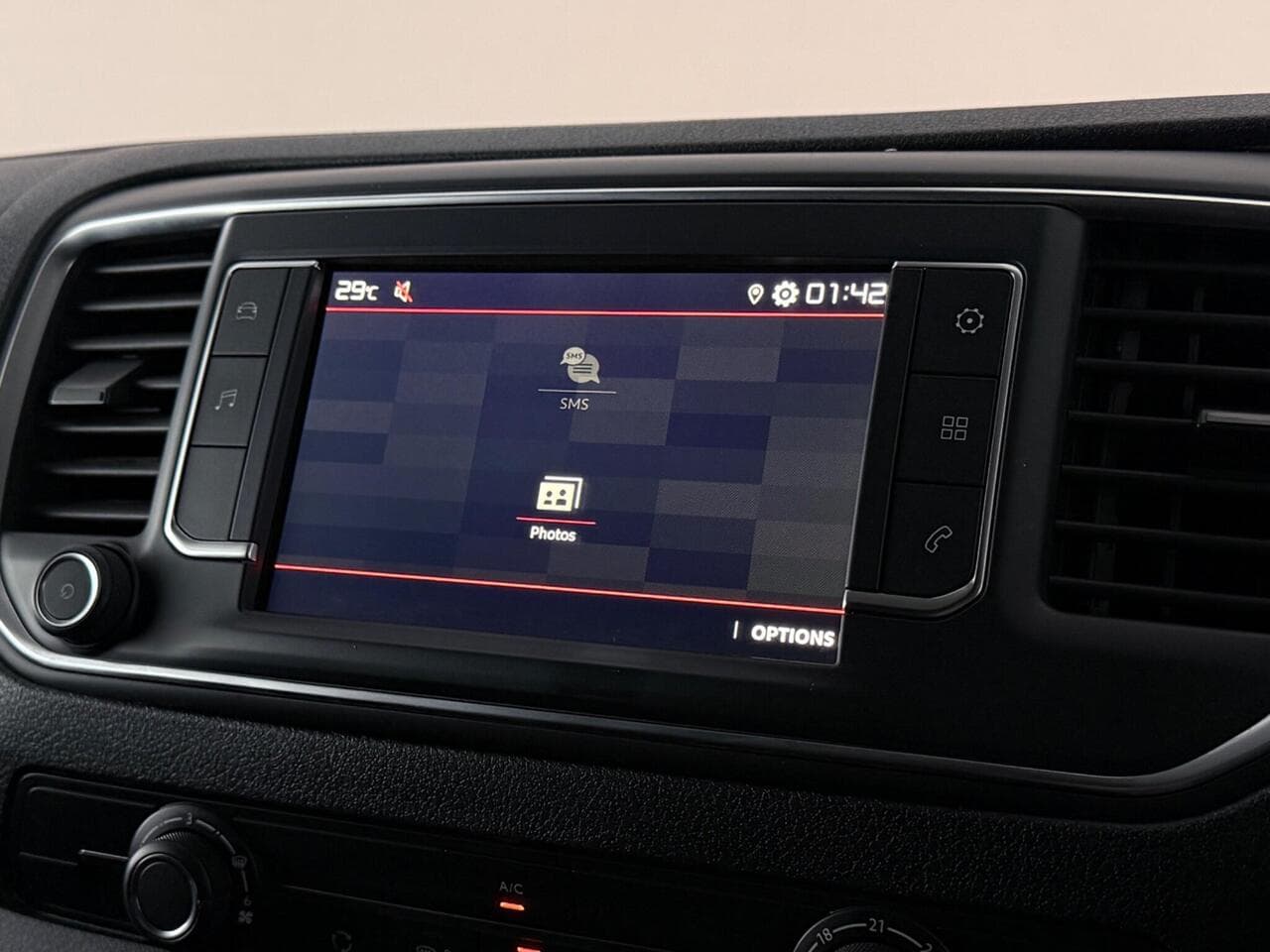 Citroen Dispatch thumbnail Infotainment System
