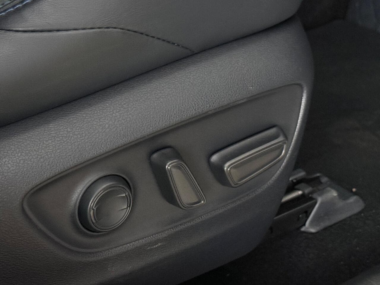 Toyota RAV4 thumbnail Misc Controls