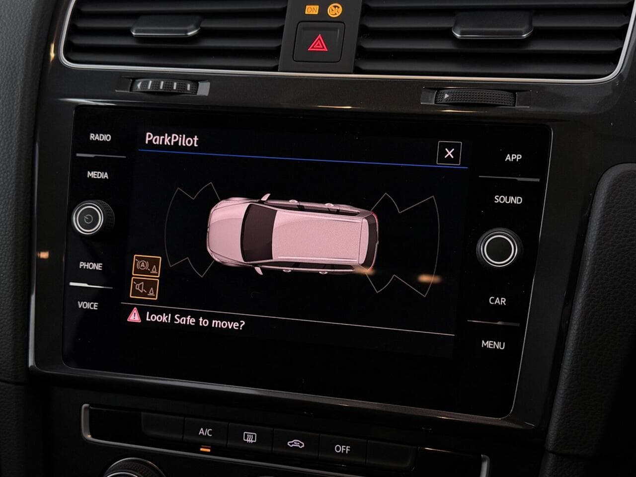 Volkswagen Golf thumbnail Infotainment System