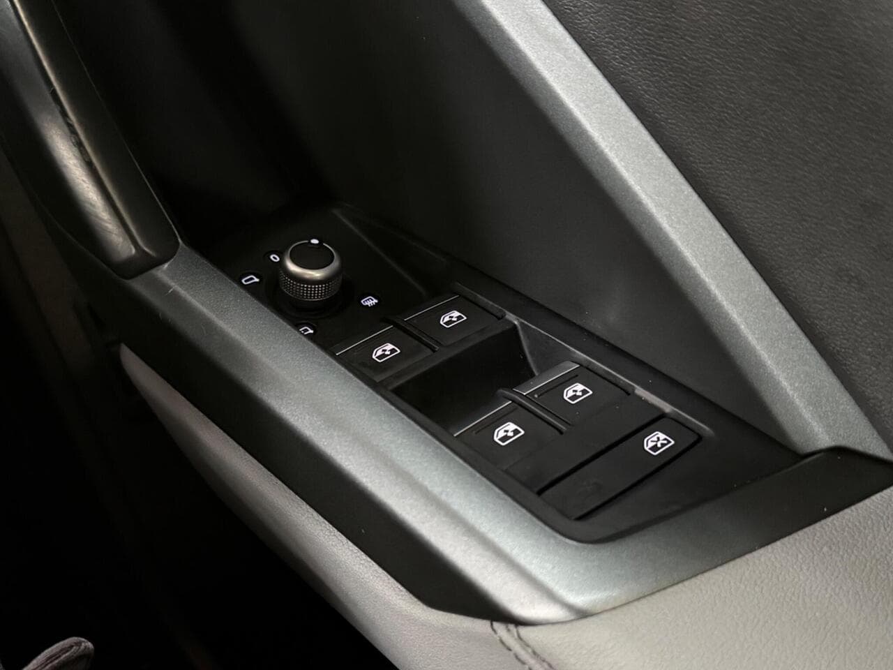 Audi Q3 thumbnail Misc Controls