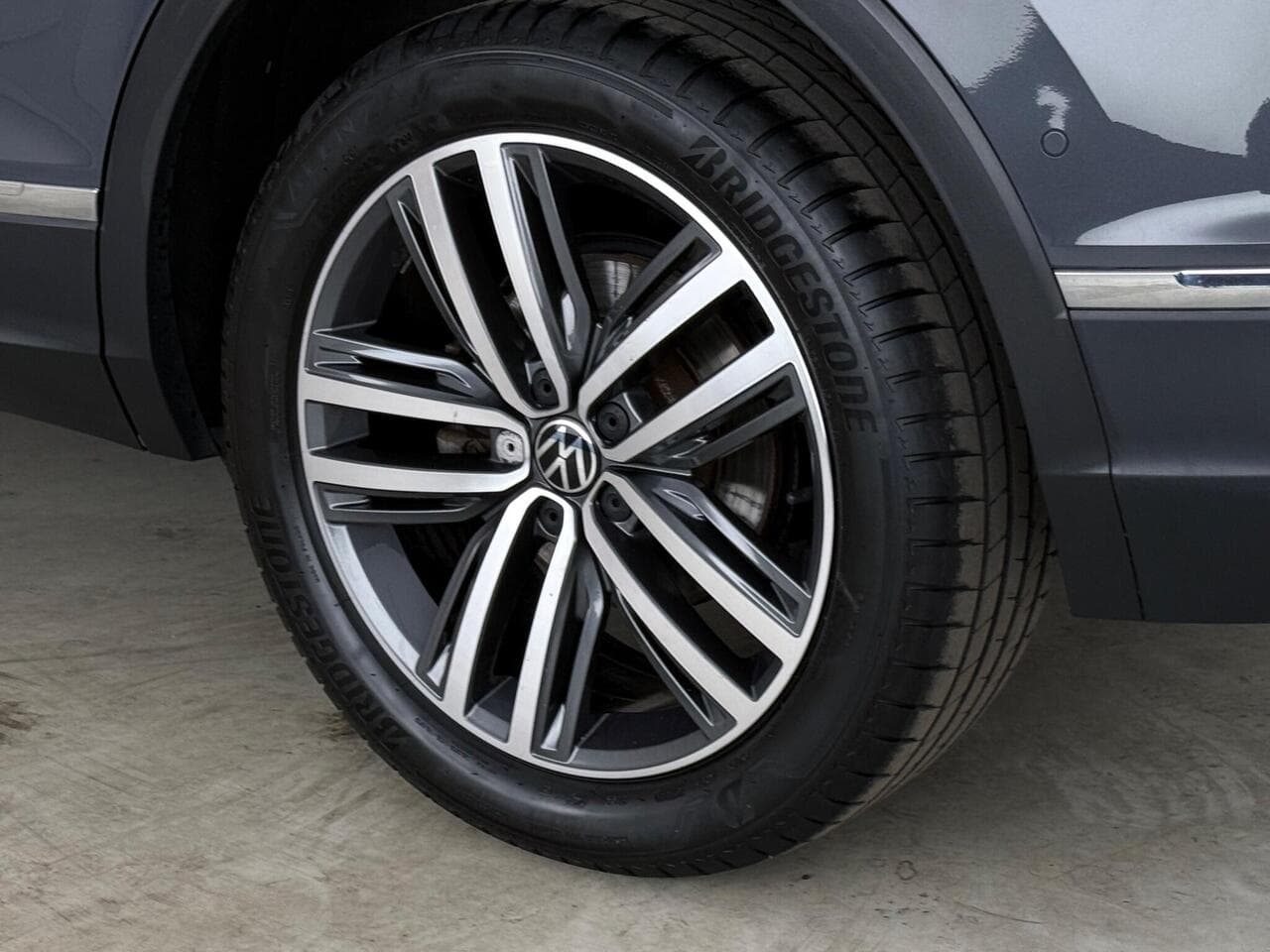 Volkswagen Tiguan thumbnail Wheel