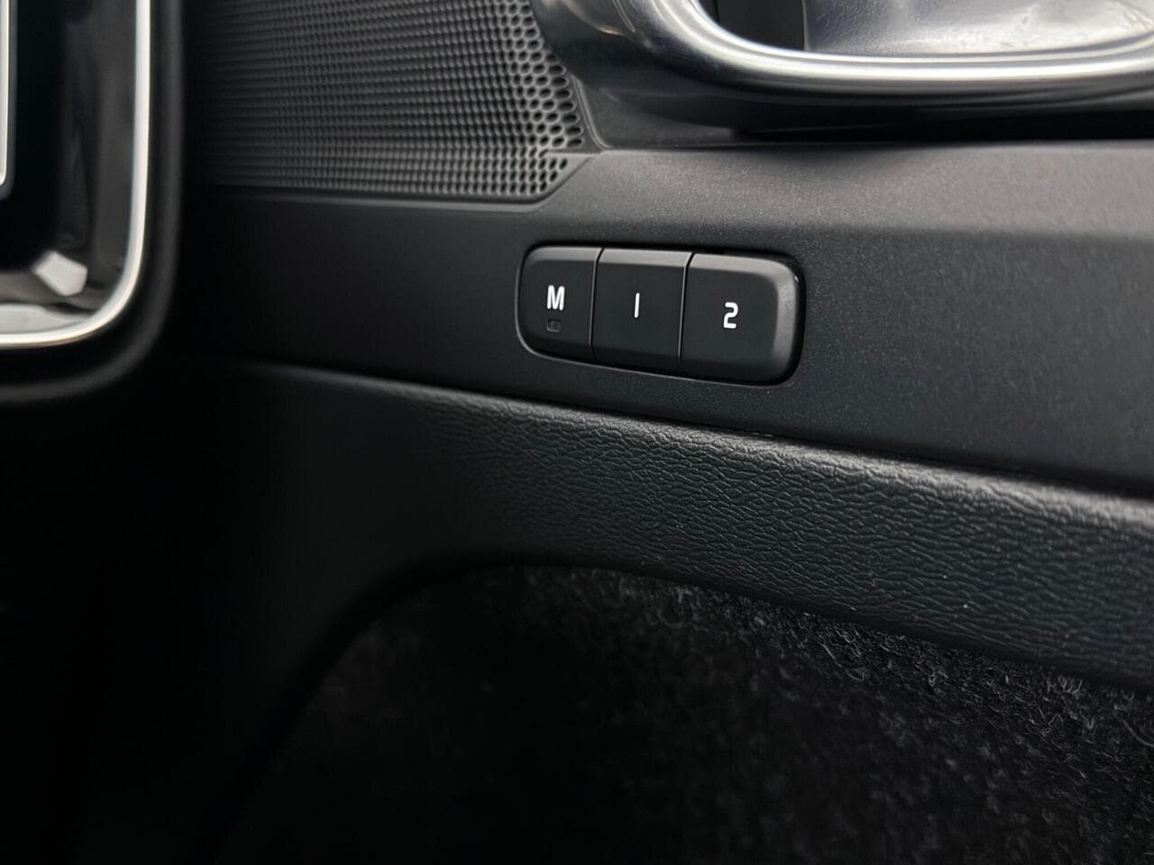 Volvo XC40 thumbnail Misc Controls