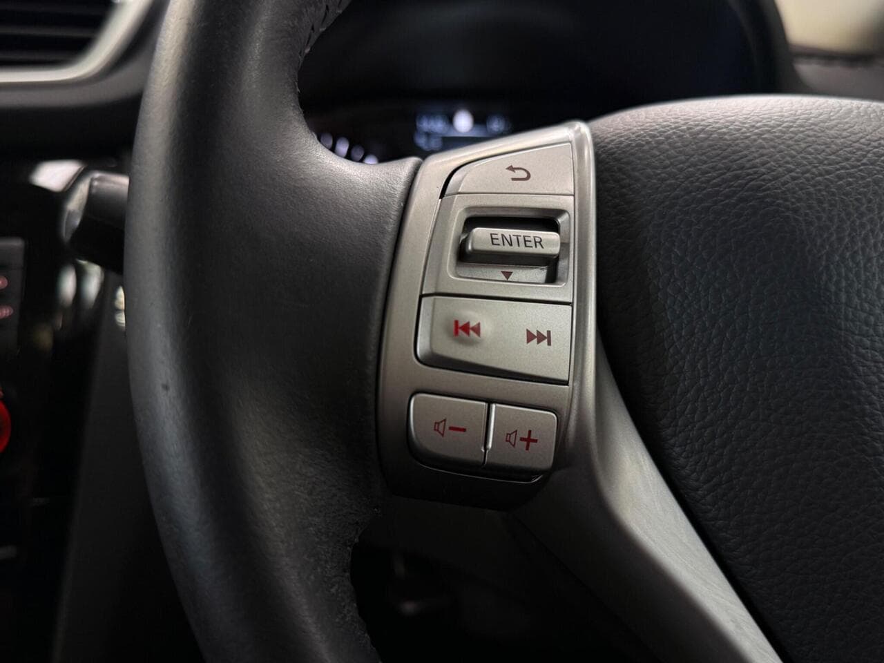 Nissan Qashqai thumbnail Misc Controls