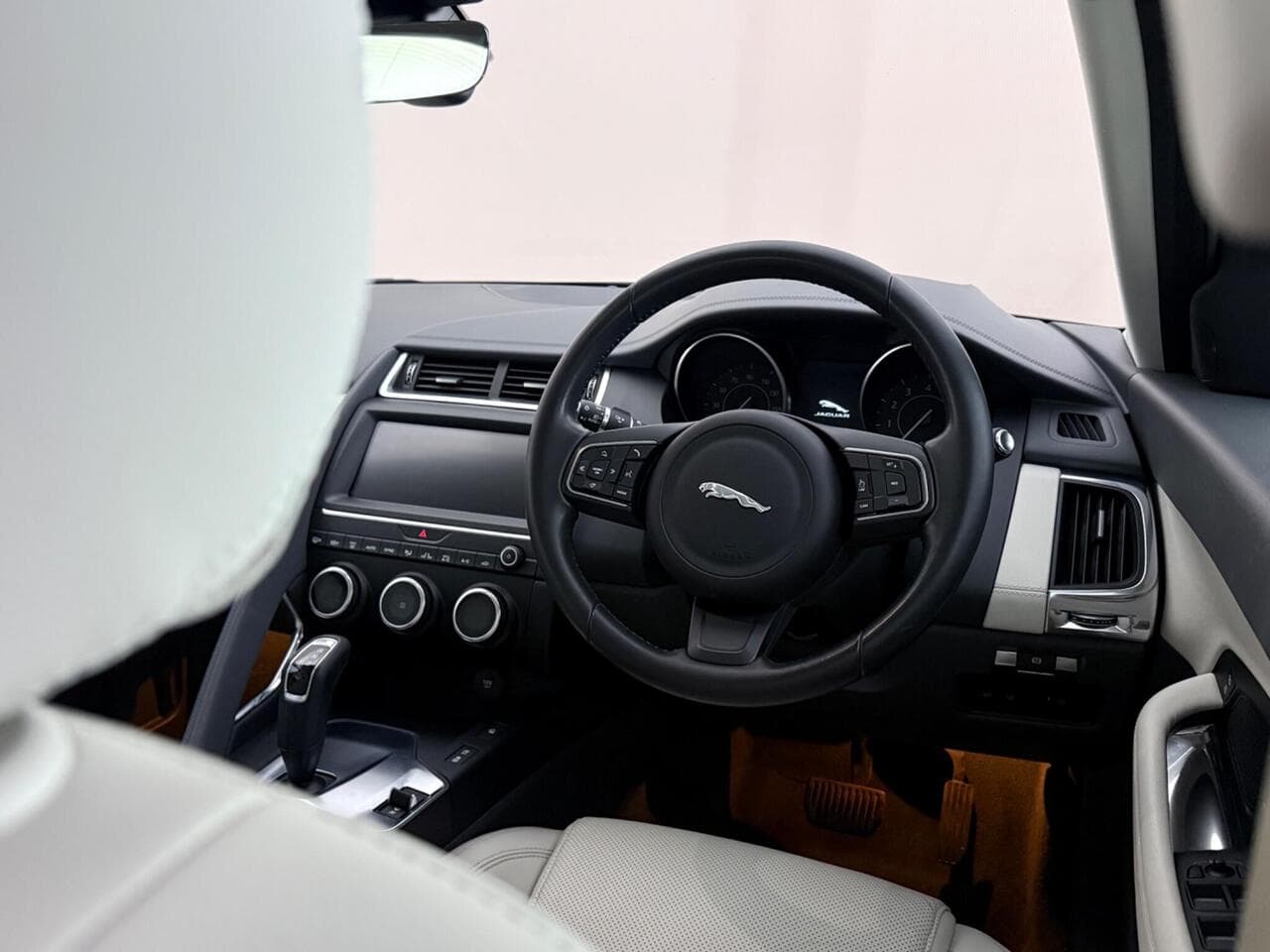 Jaguar E-PACE thumbnail Steering Wheel